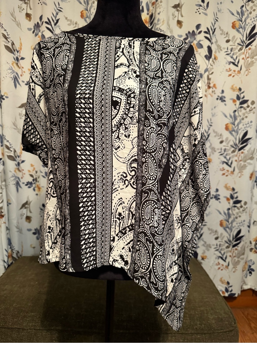 Black & White Paisley Print Women’s Tunic Drapey Top Longer Length To One Side